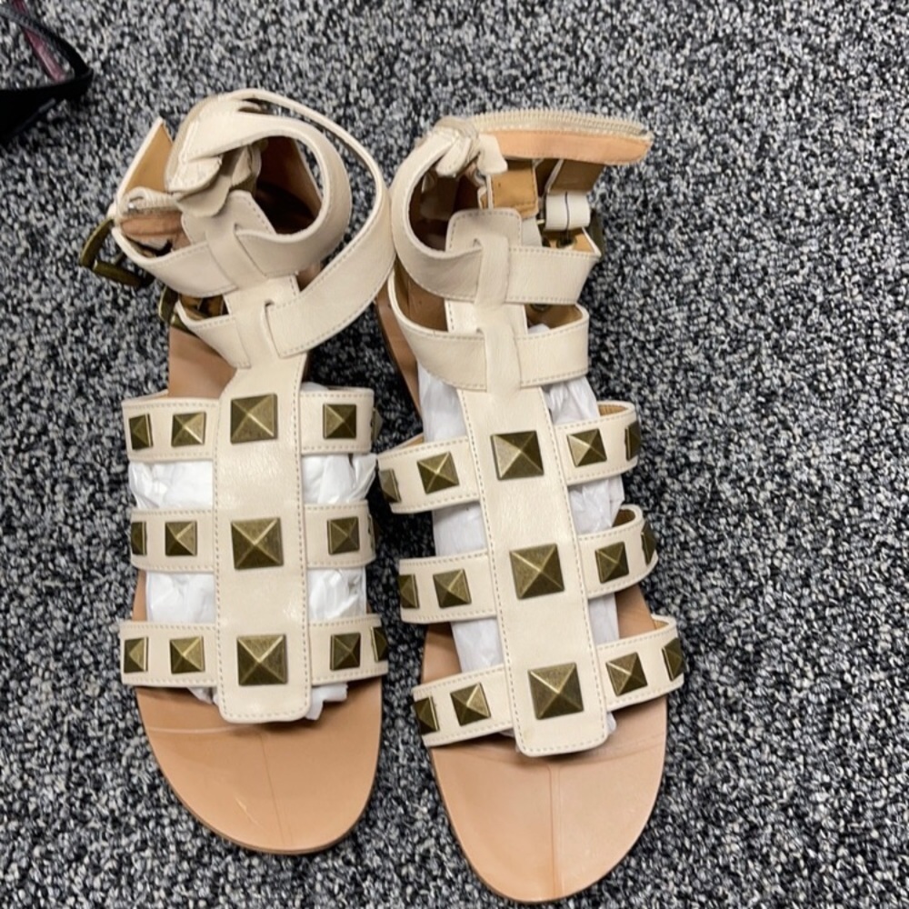*NWT* Brand New Sandals in Box. *NEVER WORN*